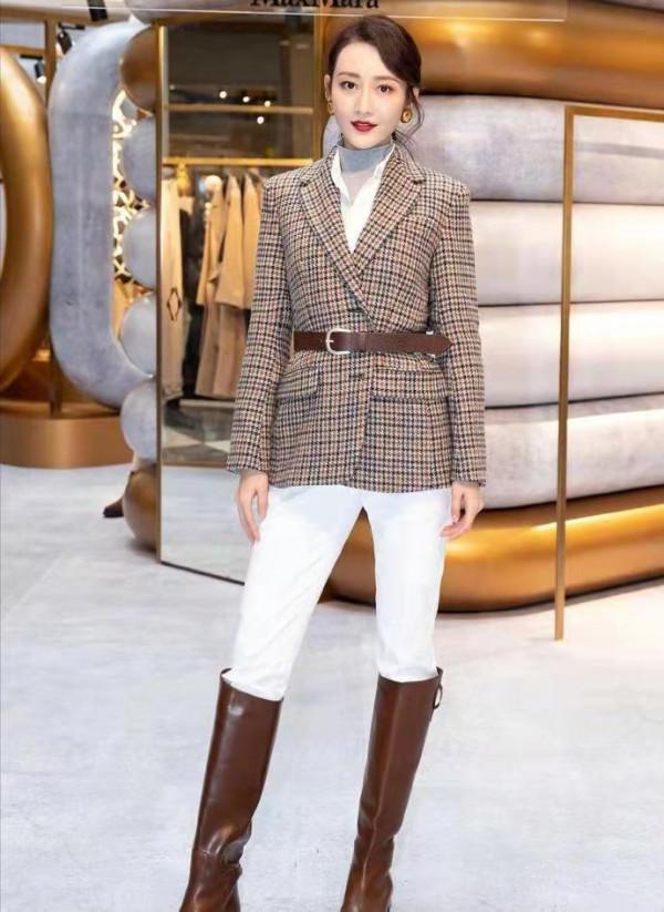 王鷗衣品太絕了，玩“四重疊穿”也不顯累贅，反而高階又有範