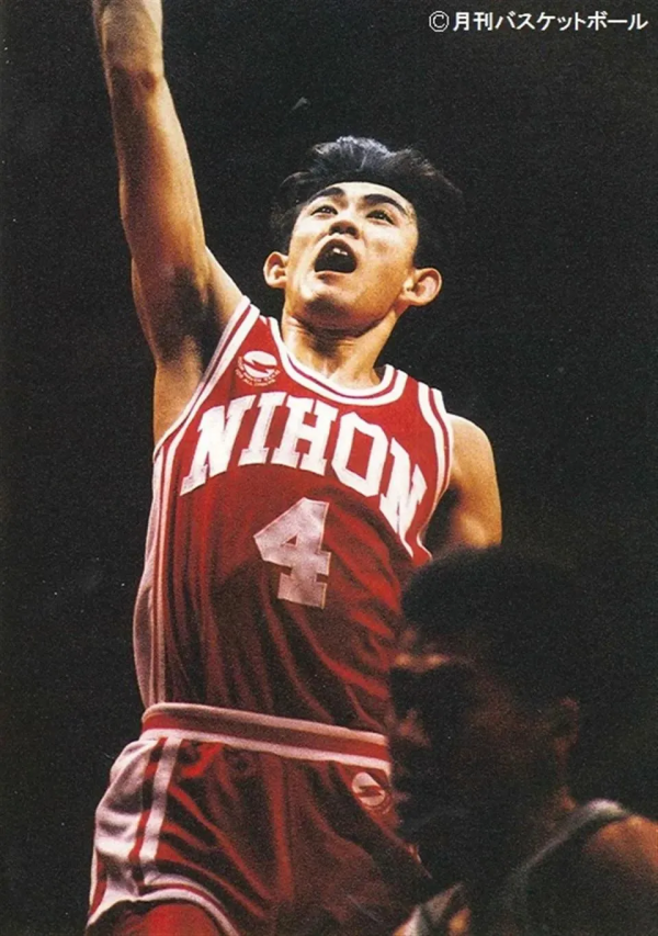 50歲才退役比詹姆斯持久！3個人8次犯規都攔不住，27年算個屁啊