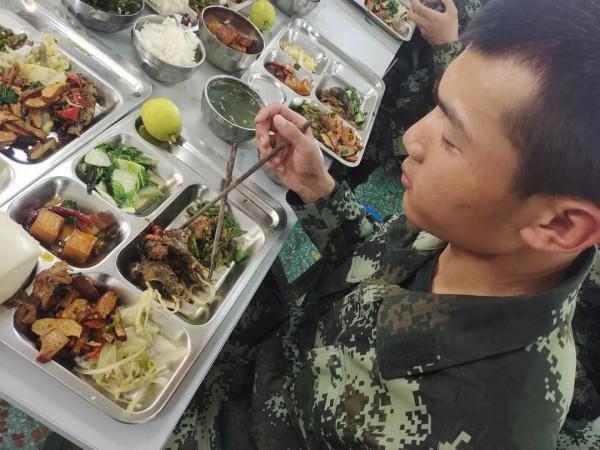 班長的“套路”你見識過嗎? 班長的“套路”你見識過嗎?