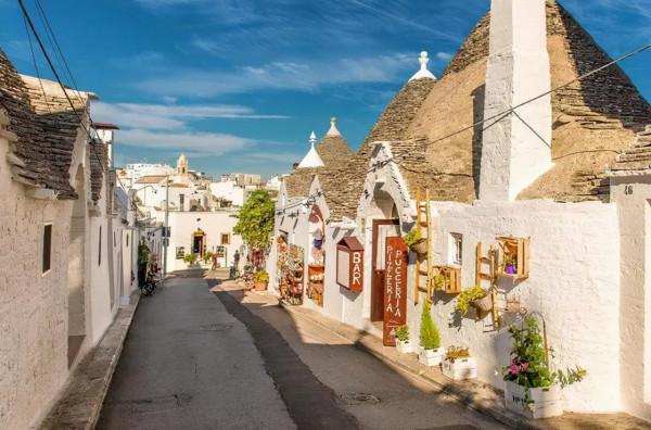 童話中的“蘑菇村”,藍白相間的童話世界 童話中的“蘑菇村”,藍白相間的童話世界