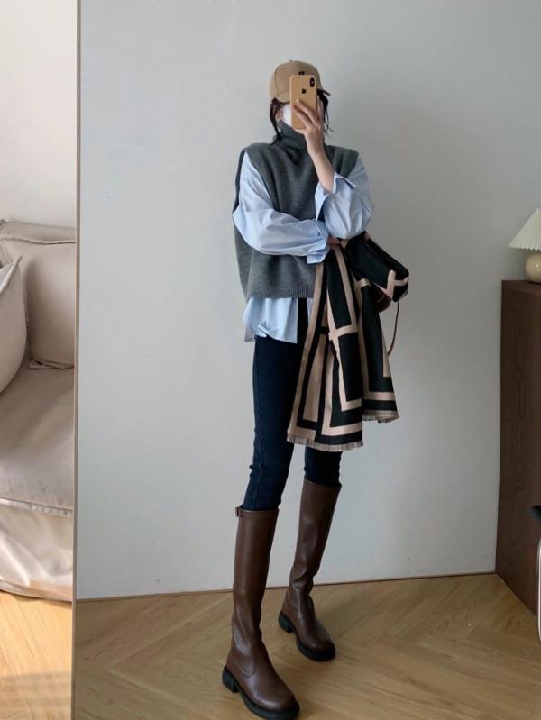 女孩子們放棄花裡胡哨的針織衫吧，選擇純色款式，簡約大氣還高階