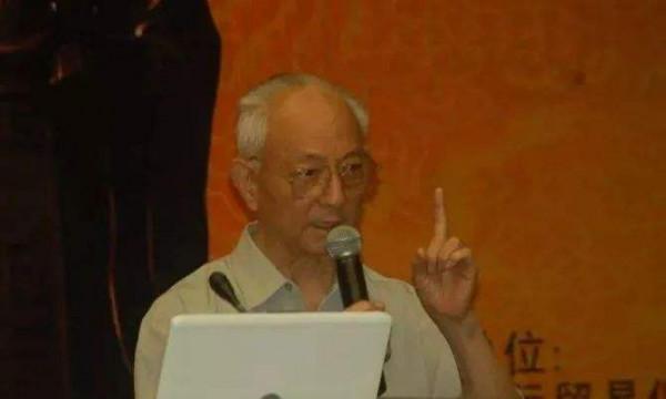 他是八路軍副總參謀長，曾任山西省省長，兒子是原中央保健局局長