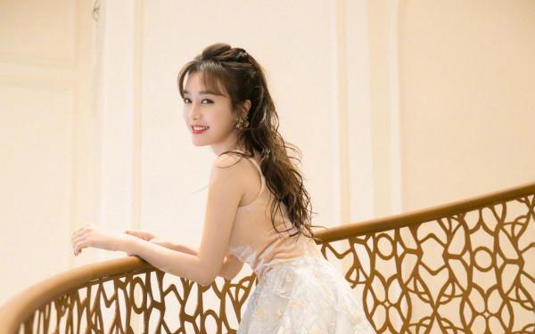 仙氣十足的美女明星秦嵐桌面高畫質桌布