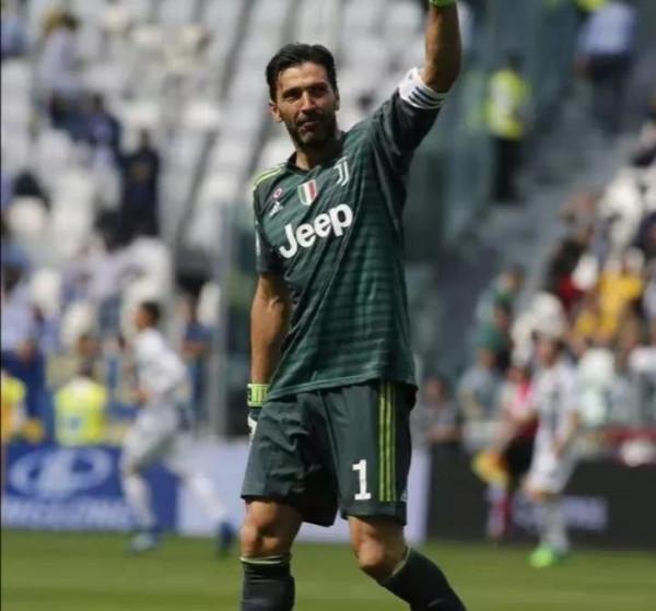 世界足壇那些最年長的職業球員排行榜