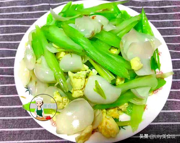 秋天,記得多吃這“一白一綠”,不放肉炒也很香,秋天吃它特養人 秋天,記得多吃這“一白一綠”,不放肉炒也很香,秋天吃它特養人