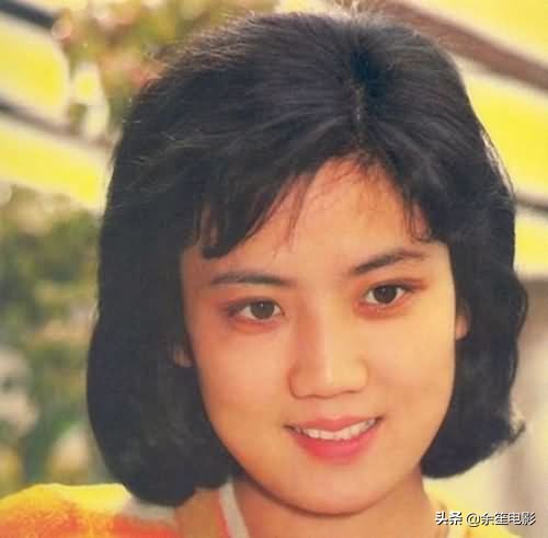 80年代當紅女星李秀明，巔峰時隱退賣薯片，如今她過得怎麼樣了？