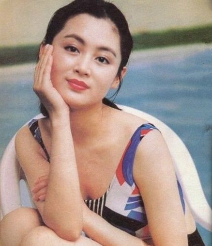 那些“一刀切”削臉的明星還好嗎？有的已垮掉，小方臉成最後贏家