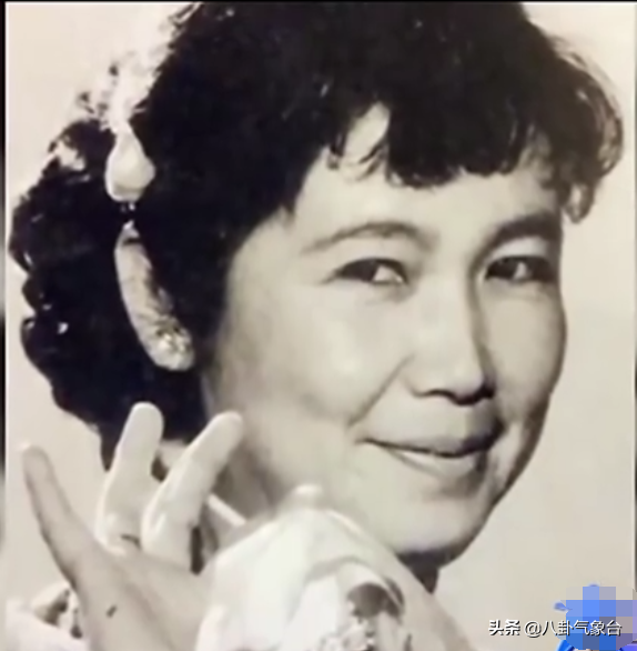 “媽媽專業戶”李文玲，與初戀牽手半個世紀，女兒鄒雪是她的驕傲