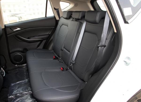 上班族買輛經濟型SUV就行，這三款經久耐用，不但省油配置也豐富