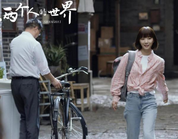 兩部劇，兩個傻小子背後都有一位款姐相助，一個接受一個放棄