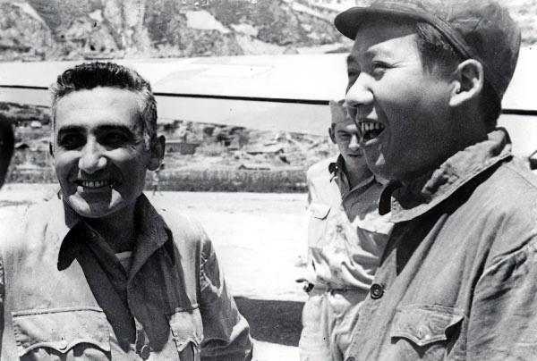 搶著加入中國的美國醫生馬海德，毛主席親自取名，娶延安第一美女