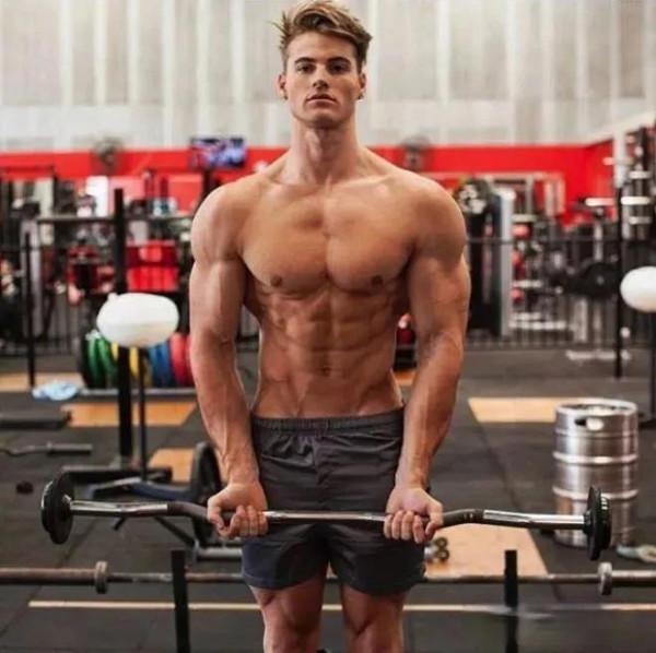 健身房的固定器械和槓鈴啞鈴各有什麼好處？