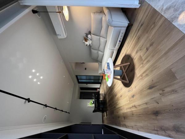 緊湊預算婚房 極簡硬裝適合任何元素的混搭融入