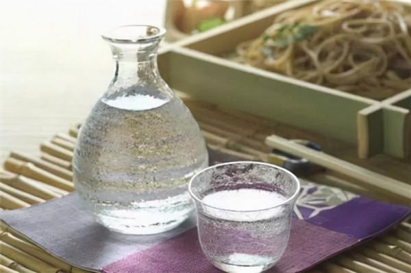 酒友公認最好喝的5款白酒，個個都是純糧經典，老酒民成箱往家搬