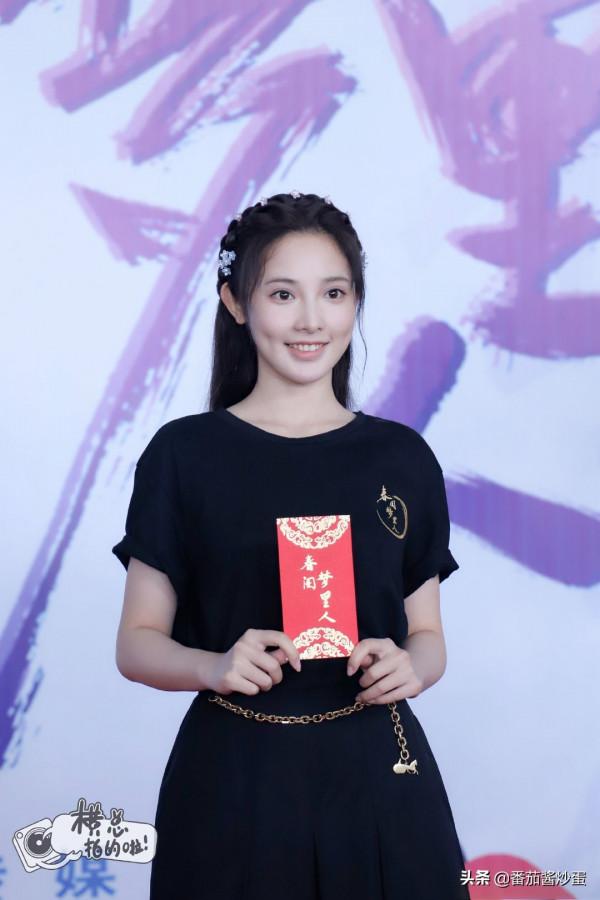 彭小苒新戲《春閨夢裡人》殺青，古裝顏值提升，搭檔95後小生