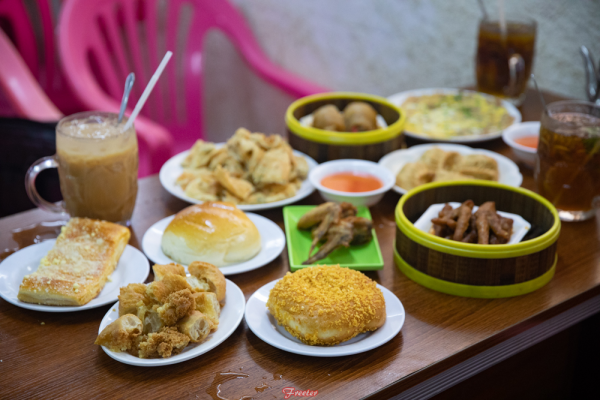 阿Vo阿Die的秘密基地-“地下室老爸茶”，隨便點，都便宜