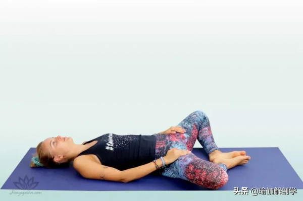 寒冷的冬日，來一場溫柔的瑜伽晨練，喚醒一天的元氣