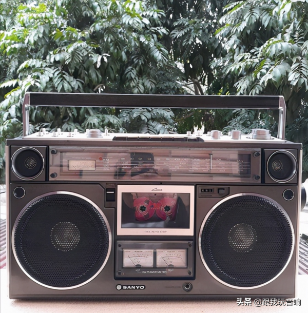 三洋sanyo 4波段收音機,單卡帶四喇叭收錄機音響 M9994 三洋sanyo 4波段收音機,單卡帶四喇叭收錄機音響 M9994