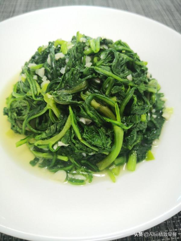 一把香蔥，教你做蔥油拌麵，食材簡單，一學就會，少油不膩又勁道