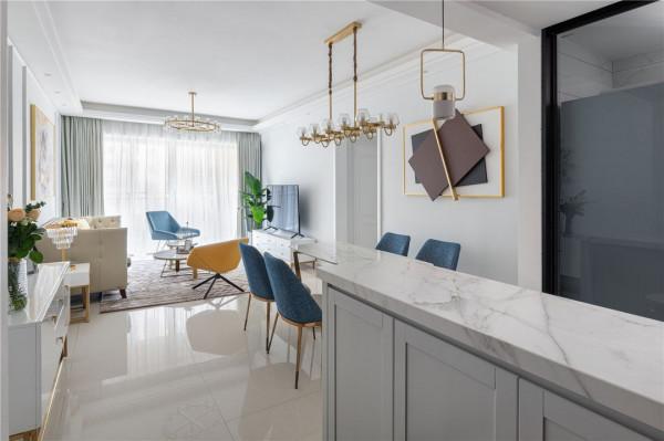 瑞士小姐姐的新家,跳躍的色彩,個性的金屬元素,網友:好美 瑞士小姐姐的新家,跳躍的色彩,個性的金屬元素,網友:好美