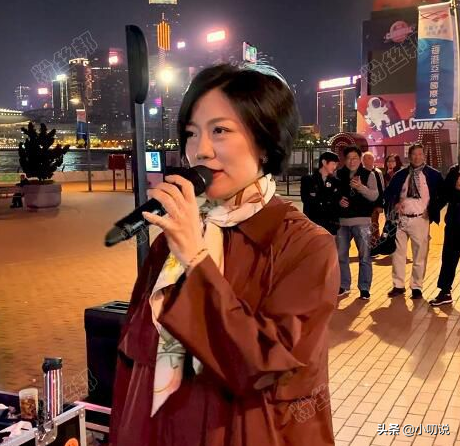 龍婷：《星光大道》冠軍，登上春晚後為何選擇回到街頭賣唱