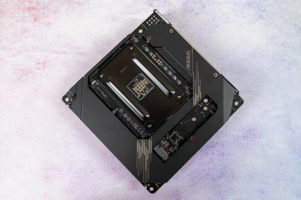 雕雖迷你，五臟俱全，技嘉 迷你雕 B550I AORUS PRO AX主機板裝機體驗
