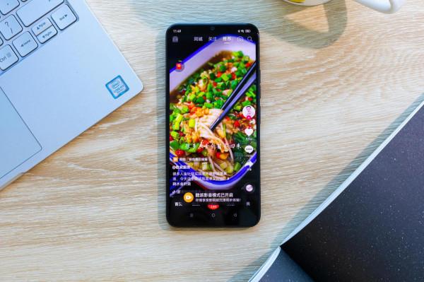 機圈風雲再起！三星“一哥”地位不穩？國產手機發力圍堵蘋果