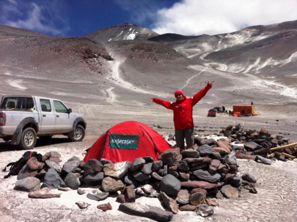 海拔近7000米的火山區：水資源匱乏無人居住，卻吸引大量遊客攀登