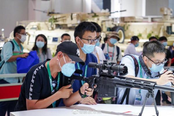 必打卡地！據槍就是這麼帥