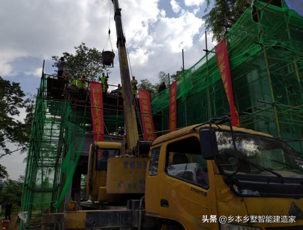 坐於湖邊藍天下,享受垂釣之樂,這是我不得不回農村的理由 坐於湖邊藍天下,享受垂釣之樂,這是我不得不回農村的理由