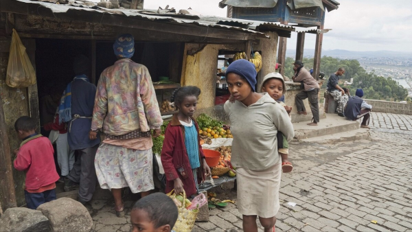 美國小夥認為中國落後破敗，來到中國一探究竟，結果不願再回美國