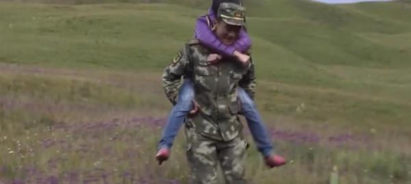 相戀8年的兵哥哥在吵架後不知所蹤，女孩千里追尋，到底為什麼？