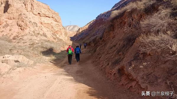冬日暖陽皋蘭九合村健步走進永登周家莊
