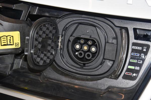 百公里加速6&period;3秒 這個大塊頭也可以很快！路虎攬勝運動版PHEV