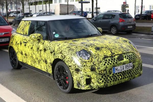 賓士新車真怪異，汽油MINI再續命