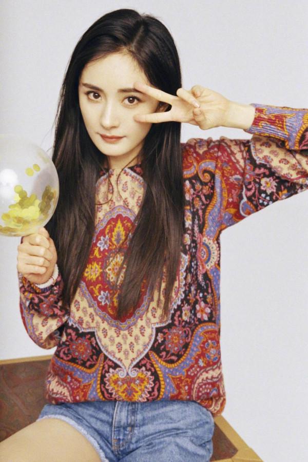 楊冪雜誌封面大片曝光、高階中透露著俏皮可愛氣質 楊冪雜誌封面大片曝光、高階中透露著俏皮可愛氣質