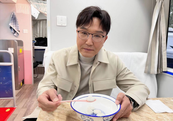 臉腫，嘴歪，笑不出來，整容後的&quot&semi;矽膠臉&quot&semi;把這9位好演員，害慘了