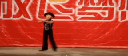 大兒子百億影帝，小兒子創世界紀錄，易烊千璽媽媽虎式教育太厲害