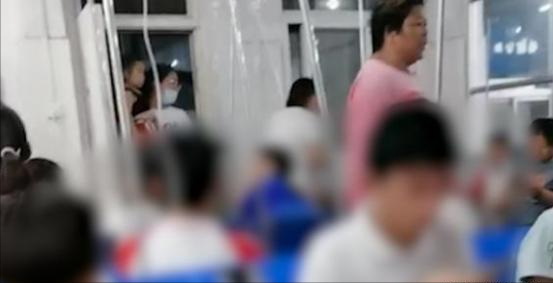 安徽一學校發生食品中毒事件,一百多名學生“被”中毒送醫 安徽一學校發生食品中毒事件,一百多名學生“被”中毒送醫
