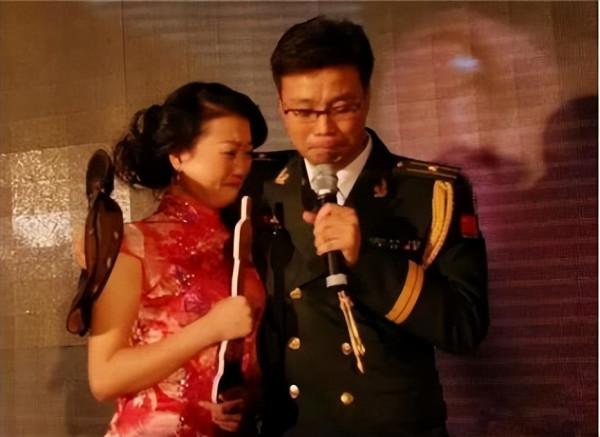 王迅：成名後拋棄髮妻，把90後嬌妻寵成寶，前妻“紅了”，他糊了