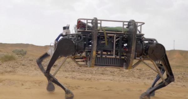 嘲諷國產軍用機器狗抄襲波士頓動力原始碼的人，醒醒吧