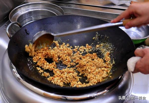 大人小孩都愛吃的花生糖,廚師長教你在家做,再也不用出去買了 大人小孩都愛吃的花生糖,廚師長教你在家做,再也不用出去買了