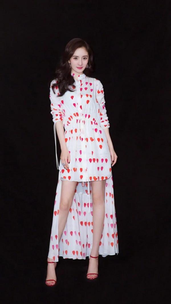 這個作品只看腿:楊冪 這個作品只看腿:楊冪