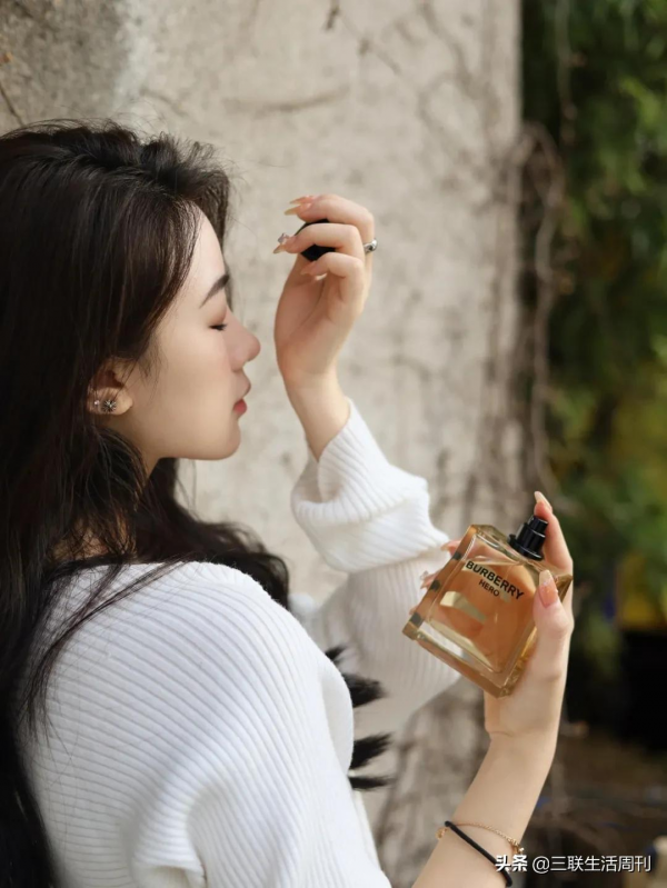 追尋“本命香”和“同味圈層”的年輕人 追尋“本命香”和“同味圈層”的年輕人