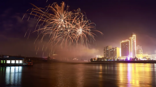 【網路中國節】月色嬋娟永靖夜 焰火耀天映新春