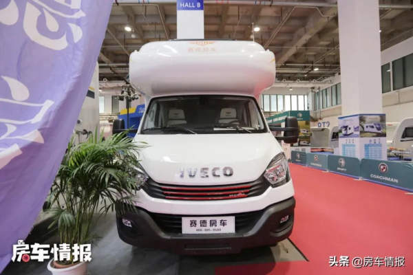 適合一家5口的大空間房車，3.0T動力足，自帶10度電出門玩挺安心