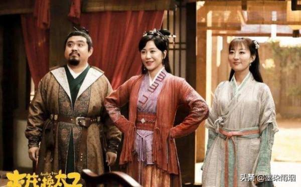 “臥龍鳳雛”來頭不小,一個和佟麗婭是同學,一個靠“遺照”走紅 “臥龍鳳雛”來頭不小,一個和佟麗婭是同學,一個靠“遺照”走紅