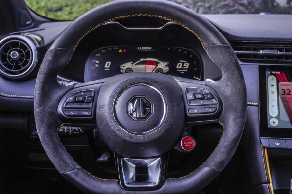 1.5T比影豹、03更強！前後獨懸 全新名爵6太炸了！