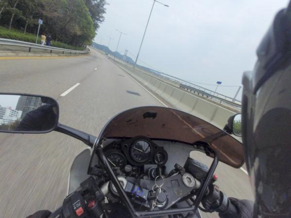 舊時代的本田CBR250RR與新時代的川崎ZX25R摩托車對決測評