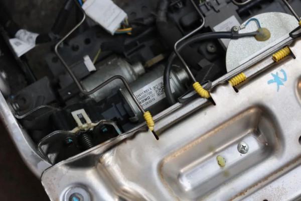 怪獸修車:翻新“老舊狀態”的11年起亞索蘭託,15萬公里重回巔峰 怪獸修車:翻新“老舊狀態”的11年起亞索蘭託,15萬公里重回巔峰